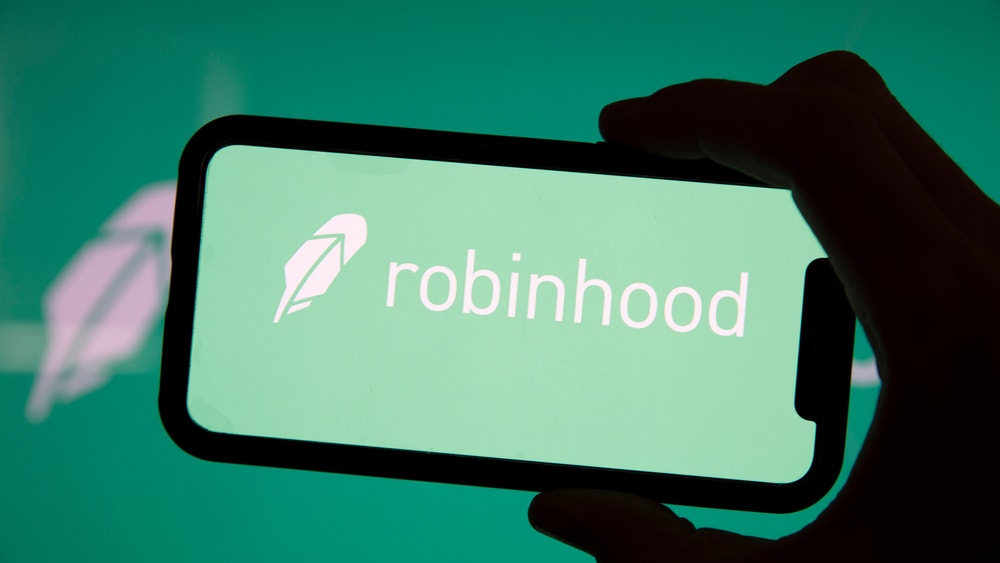 Has Robinhood Halted 24-Hour Trading? Social Media Explodes With Screenshots And Theories: ‘Tomorrow Is Not Going To Be Pretty’